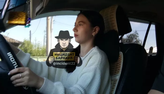 Родные разыскивают 21-летнюю девушку, пропавшую по пути из Камня-на-Оби