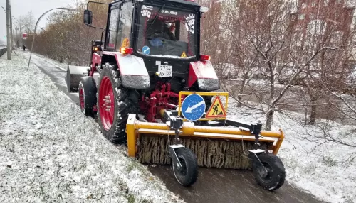 В Барнауле обрабатывают опасные участки от гололёда