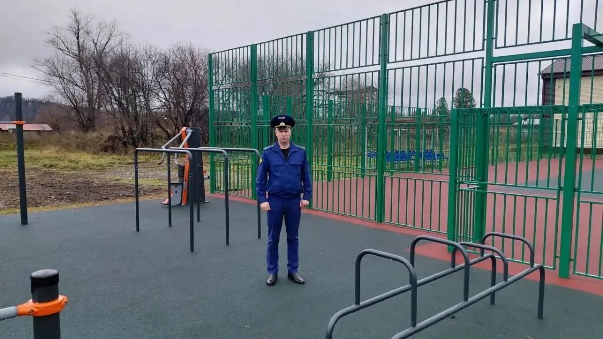 Прокуратура добилась строительства "умной" спортплощадки в Республике Алтай