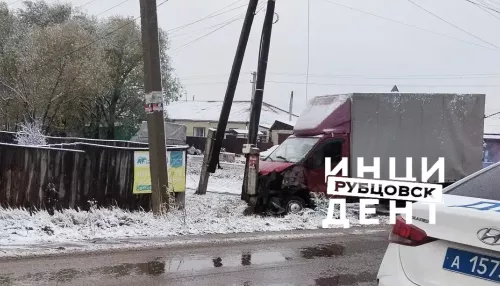 Два человека попали в больницу после ДТП с грузовиком в Горняке