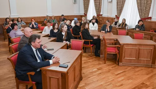 Вербовка, наркотики и драки: в Барнауле обсудили угрозы для современной молодежи