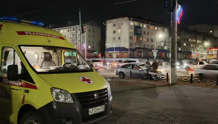 Водителя увезли в больницу после ДТП в центре Бийска