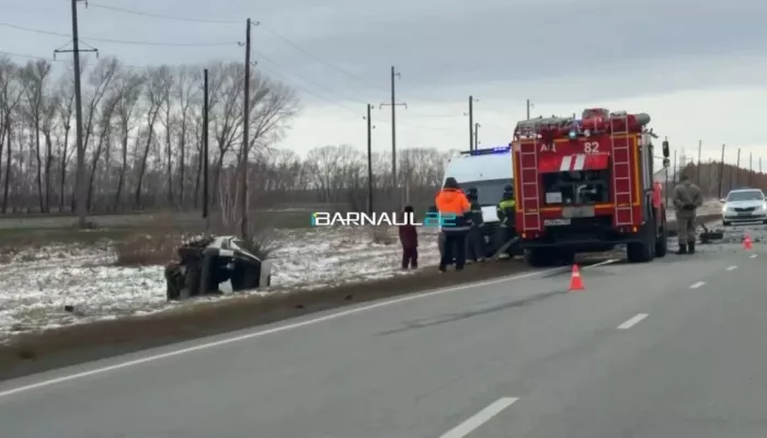 Пассажир погиб в автоаварии на трассе в Алтайском крае