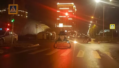 В Барнауле ночью произошло ДТП с полицейской машиной