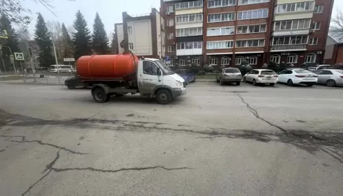 Семилетняя девочка попала под колеса грузовика в Горно-Алтайске