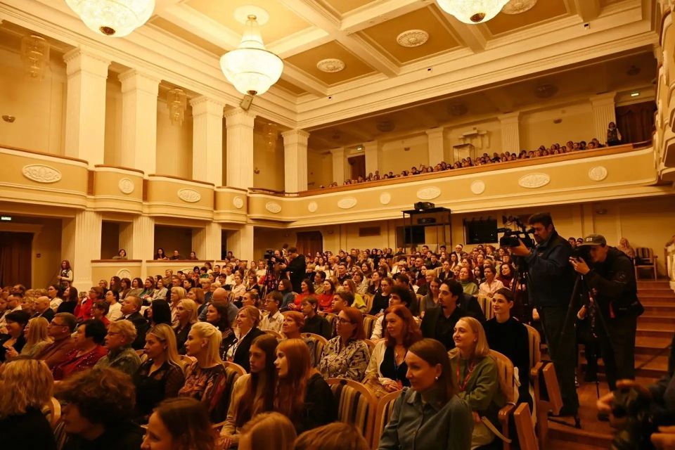 В Барнауле стартовал IV Всероссийский фестиваль актерских театров "Зазеркалье"
