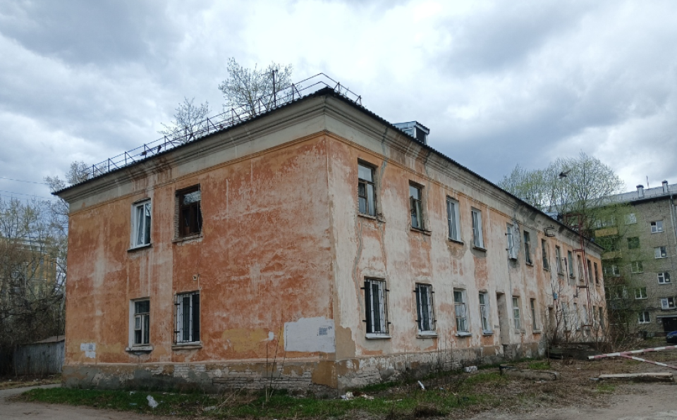 Дом по ул. Профинтерна, 44а в Барнауле