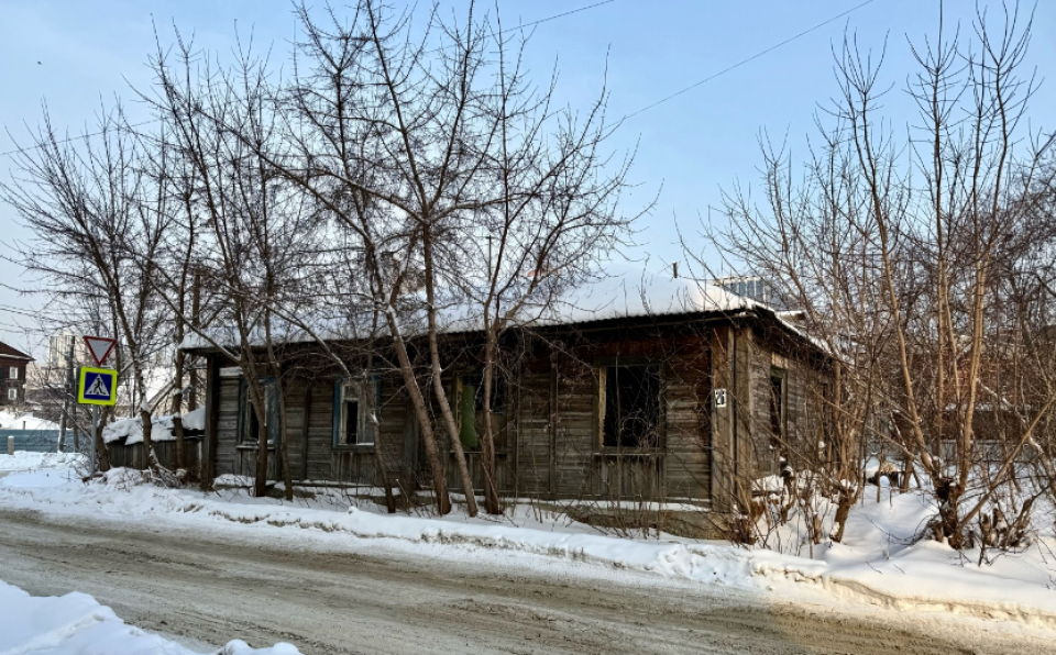 Дом по ул. Короленко, 111а в Барнауле