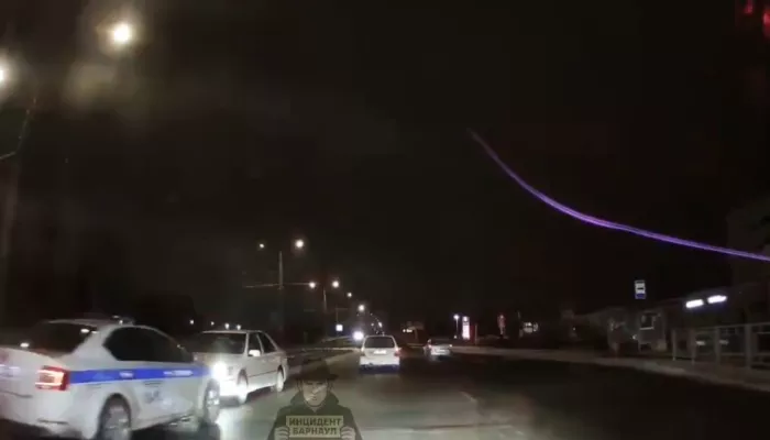 Навигатор завел барнаульскую водительницу на встречную полосу в лоб машине ДПС