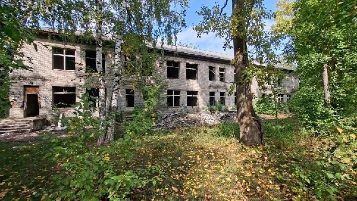 Здание инфекционного корпуса по ул. Ленинградской, 94 в Бийске