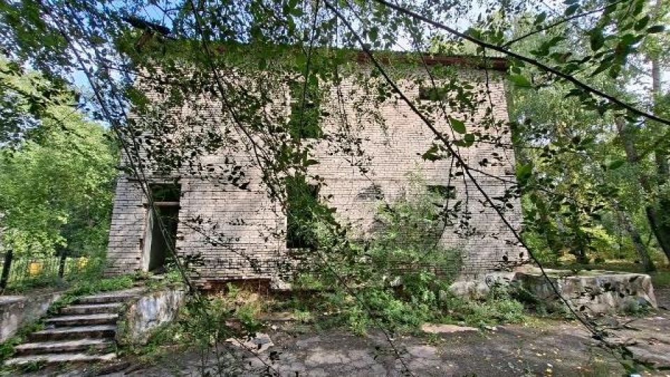 Здание инфекционного корпуса по ул. Ленинградской, 94 в Бийске
