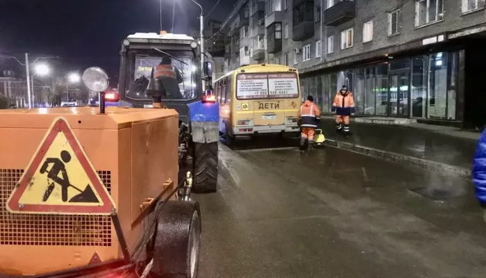 Погода — не преграда: барнаульские дорожники продолжают локальные ремонты