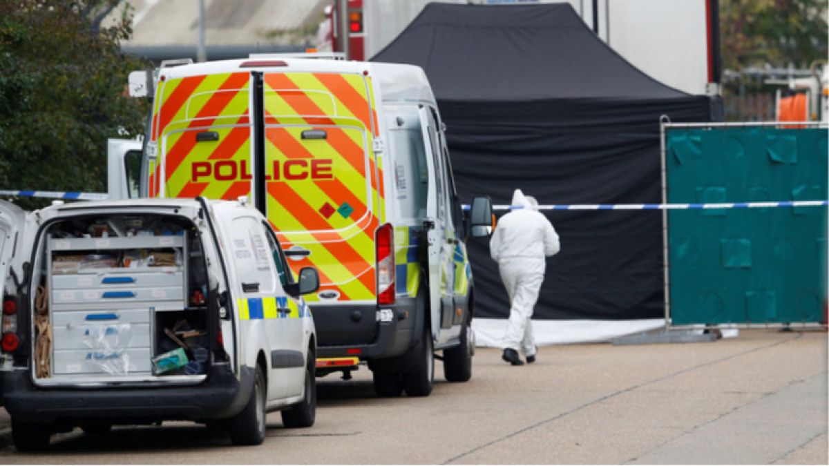 Видео с обнаруженным в Англии грузовиком с 39 телами появилось в Сети 