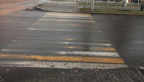Дорожная разметка стерлась почти сразу после ремонта в Барнауле