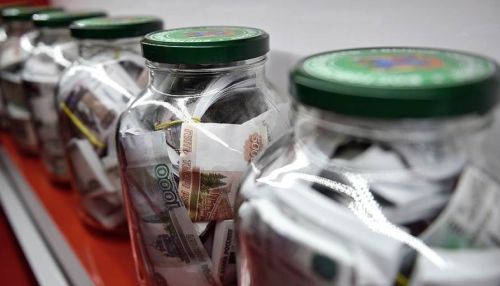 Россияне стали чаще откладывать деньги на старость и образование