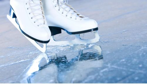 Сезон массового катания на коньках открыли в Барнауле