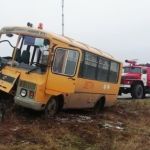 Школьный автобус въехал в столб в Бийском районе – водителю стало плохо за рулем