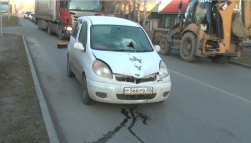 Я ее не увидел: женщину насмерть сбили на дороге в Барнауле