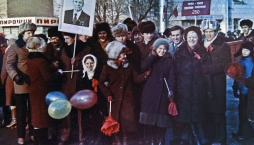 Фотоподборка: как отмечали в Барнауле 7 ноября в разные годы