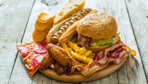 Ученые назвали пищевые добавки, вызывающие повышенный аппетит