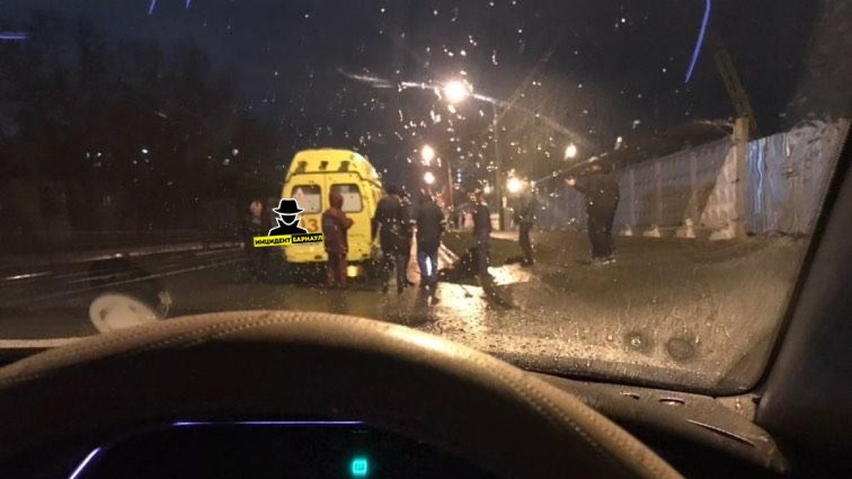 Автомобиль сбил пешехода в Барнауле 