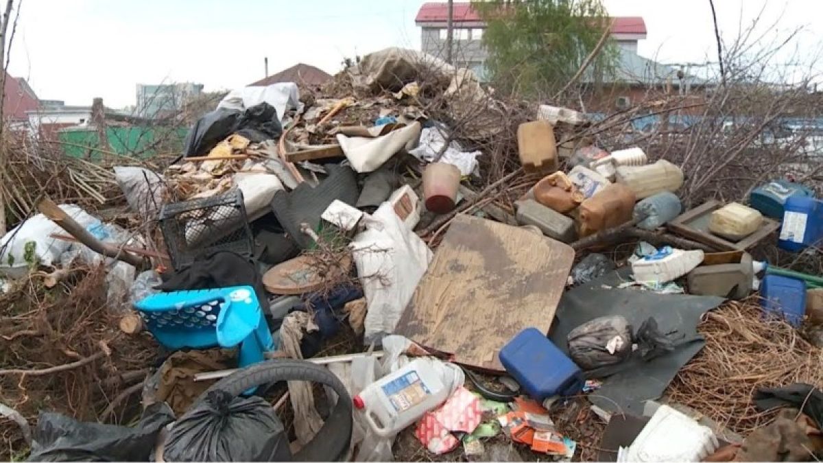 Режим ЧС введен в Бийске из-за скопившегося мусора