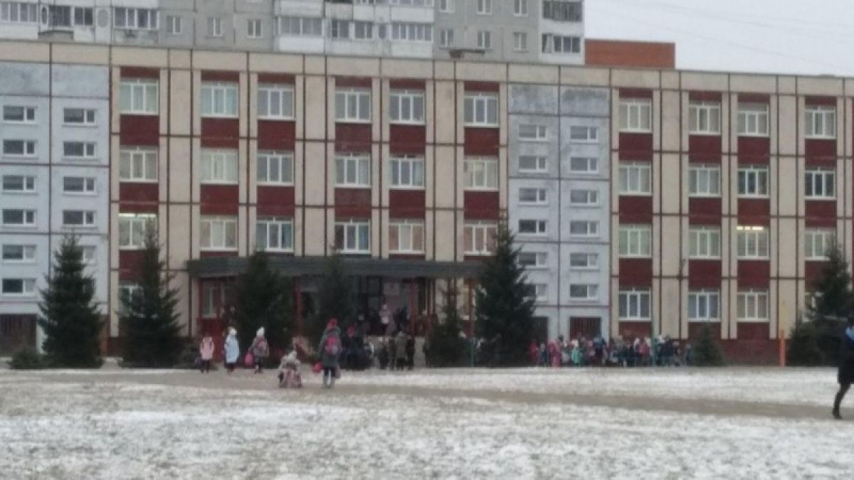 В школе № 128 в Барнауле прошла эвакуация из-за задымления