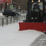 Дорожная техника вышла на улицы Барнаула с приходом снегопада