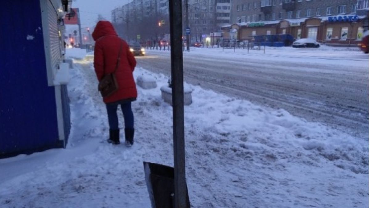 Барнаульцы жалуются на нечищеные дороги и тротуары в городе