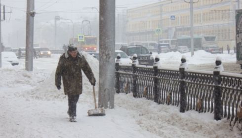 Как и кто расчищает дороги Барнаула: фоторепортаж