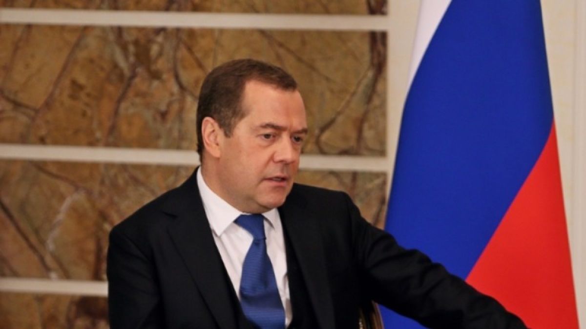 "Надо разобраться": какие проблемы затронул Медведев в Алтайском крае