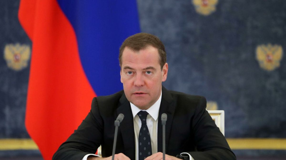 Медведев поручил разобраться с проблемой мусора в Бийске