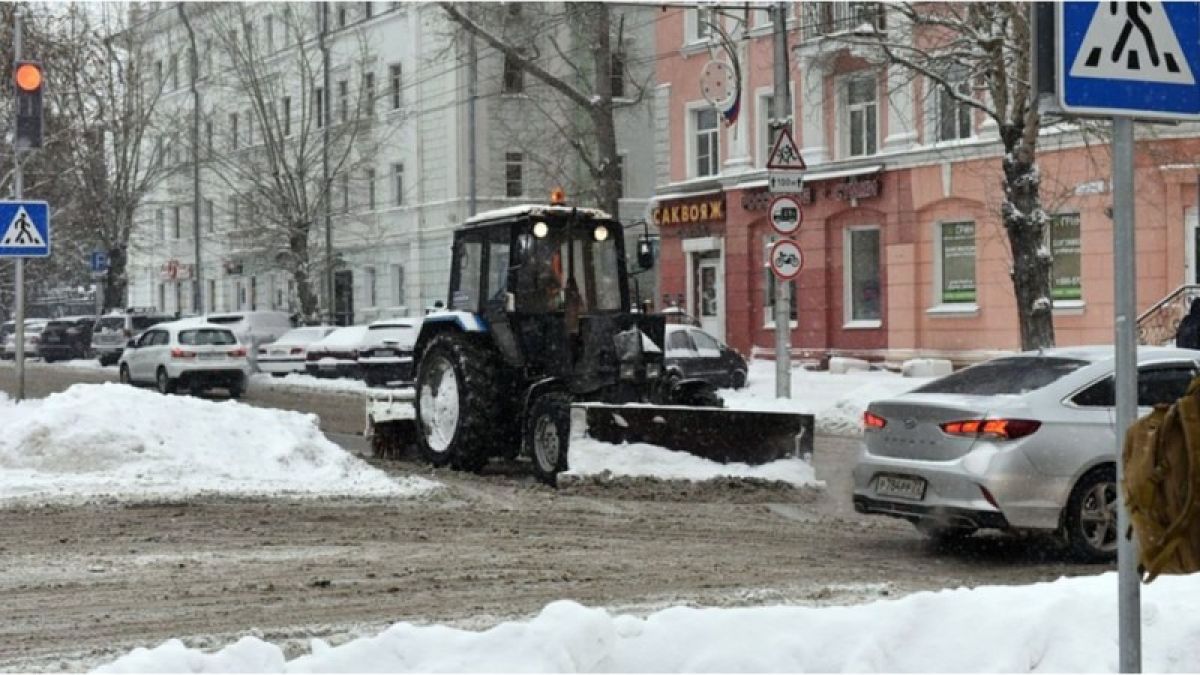 Придется потерпеть: Барнаул обещают очистить от снега только к пятнице