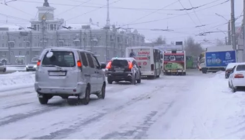 До 31 не доедем: 10-балльные пробки сковали Барнаул днем 26 декабря из-за снегопада
