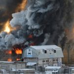 Крупный пожар в Бийске: загорелся цех по производству пластмассовых изделий
