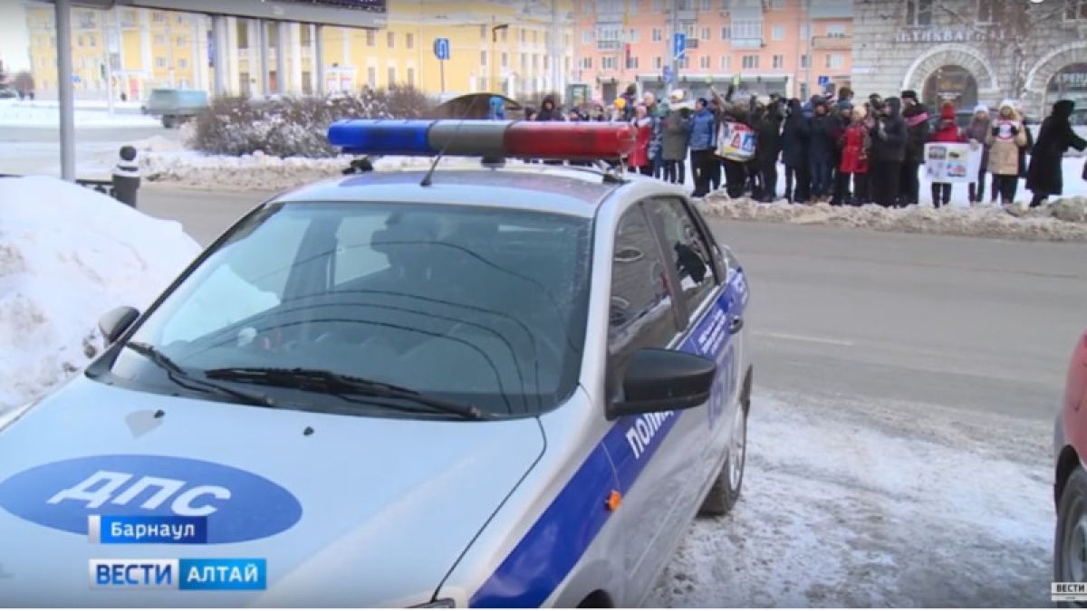Память жертв ДТП почтили в Барнауле