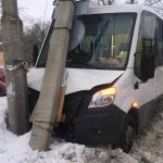 Маршрутный автобус с пассажирами попал в ДТП в Бийске