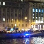 Автомобиль с двумя детьми упал в реку в Петербурге
