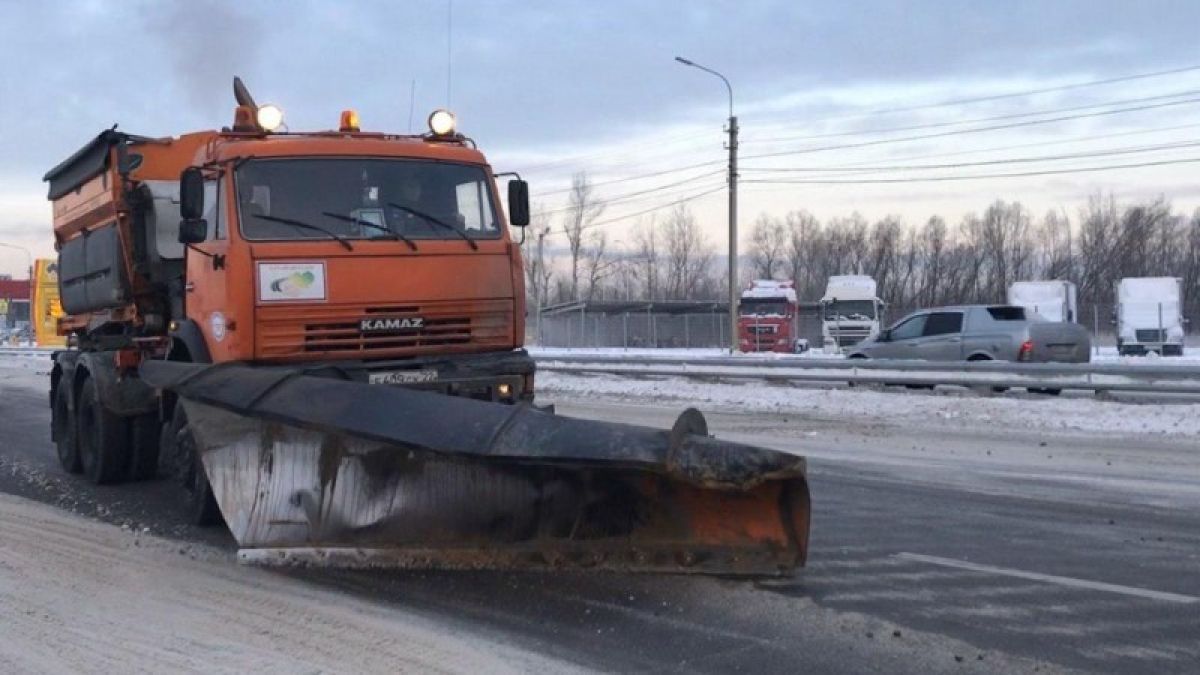 Какие улицы чистили ночью в Барнауле и сколько снега вывезли