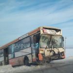 Пассажирский автобус и КамАЗ столкнулись в пригороде Барнаула