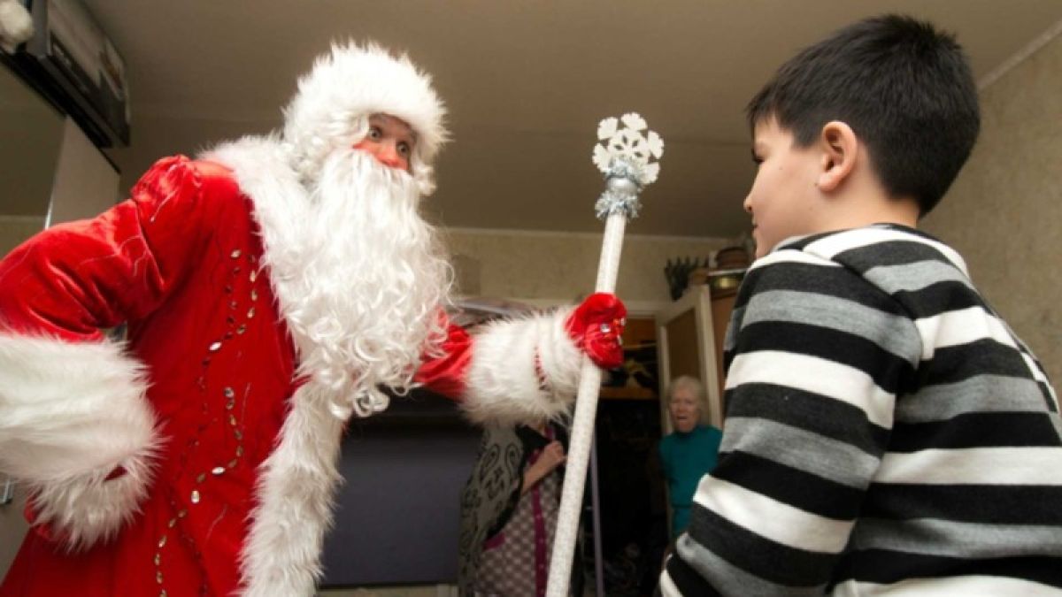 Дед Мороз на заказ: сколько стоит пригласить волшебника в гости