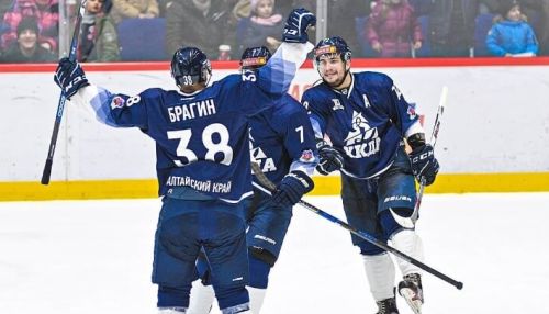 Алтайские хоккеисты обыграли команду из Оренбурга в домашнем матче