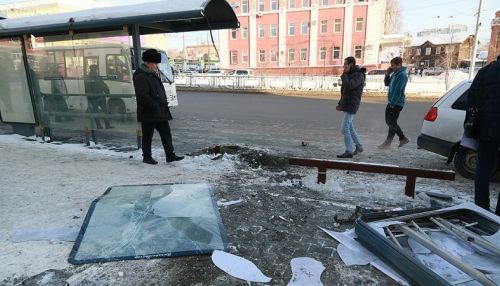 Подробности ДТП на остановке сообщили в ГИБДД Барнаула