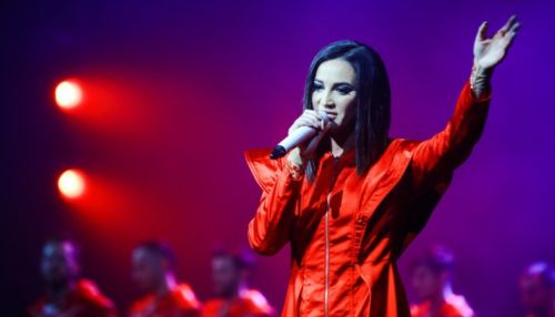 Бузова неправильно назвала фамилию Льва Лещенко на концерте