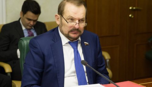 Совет Федерации осенью может покинуть сенатор из Алтайского края