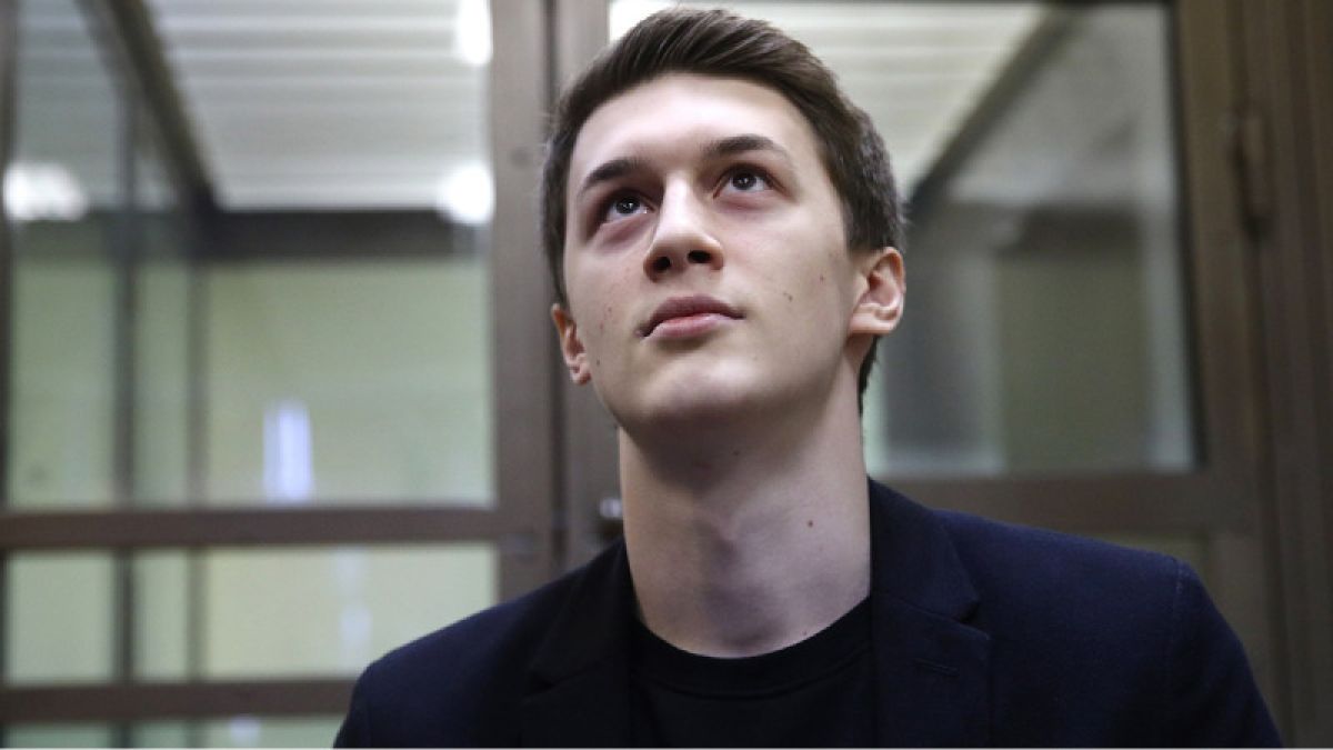 Обвиняемый в призывах к экстремизму Егор Жуков признан виновным 
