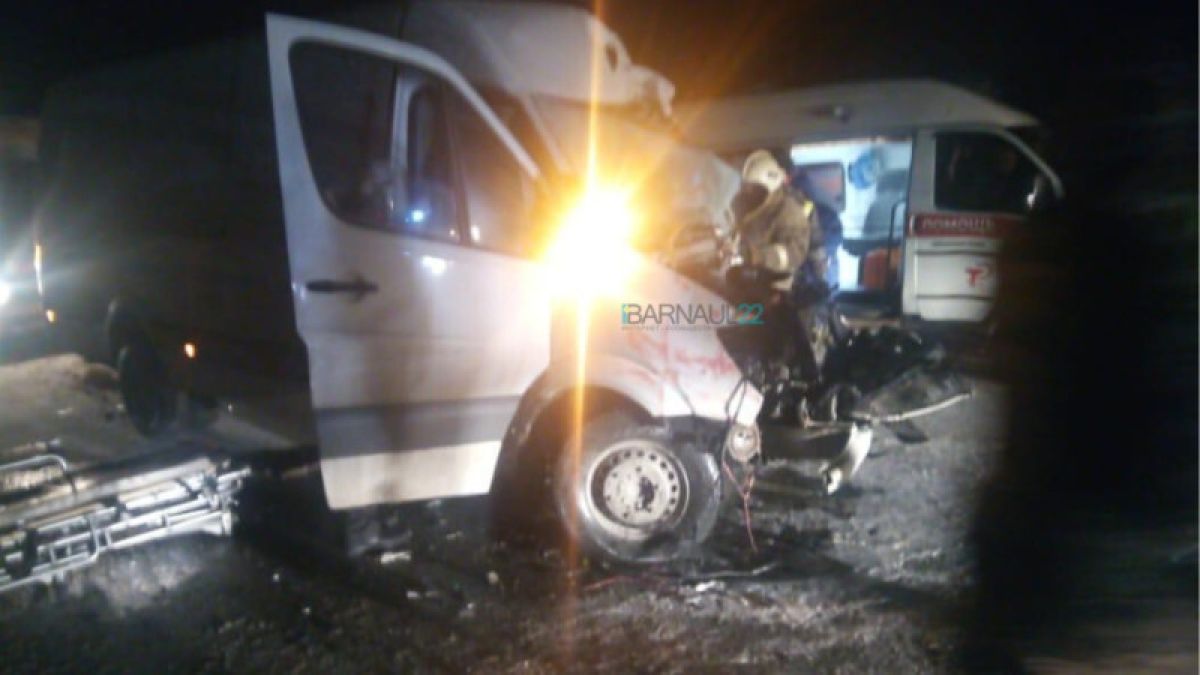 Автобус с пассажирами попал в ДТП на трассе Новосибирск-Барнаул