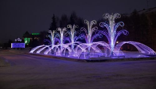 Праздник к нам приходит: как выглядит новогодний Барнаул. Фоторепортаж