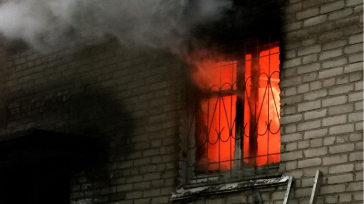 Мужчина погиб ночью при пожаре в Новоалтайске