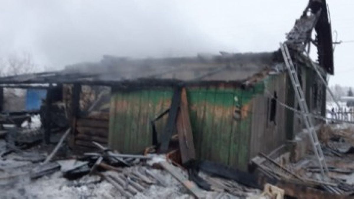 Шесть человек, в том числе четверо детей, погибли при пожаре на Алтае